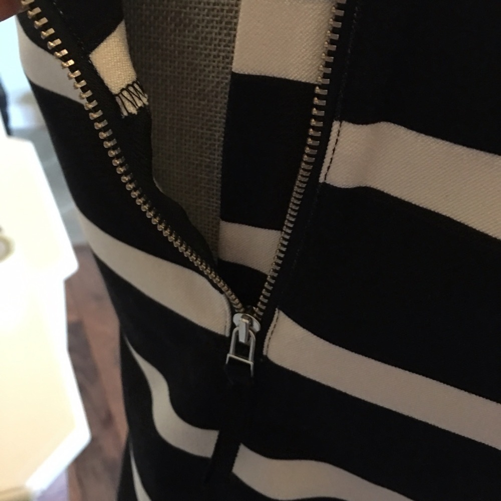New - Banana Republic top - Picture 2 of 3